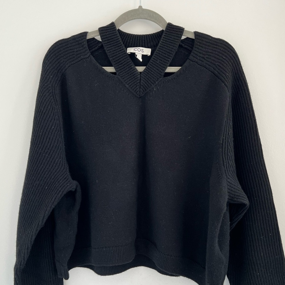 COS Women's Black V-Neck Sweater